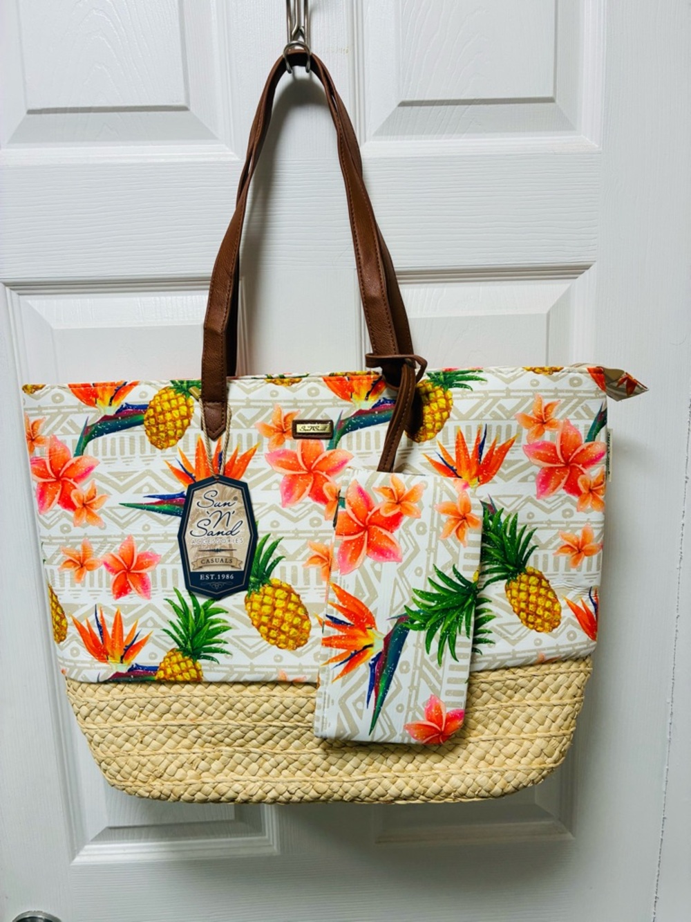 🌴NWT! Sun 'n' Sand Pineapple Floral Beach Tote Bag with Straw Bottom and Pouch
